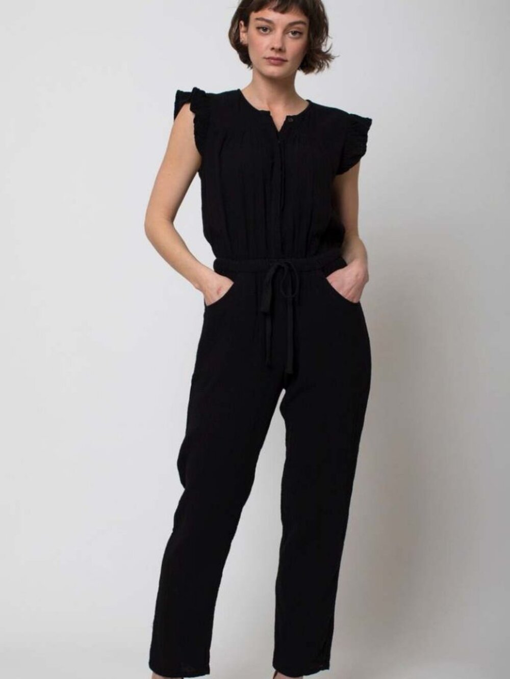 Xirena Loghan Chelsea Gauze Jumpsuit Black Ruffle Cap Sleeve Size L EUC